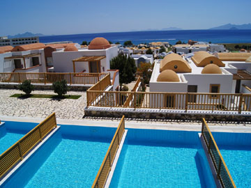 Один из лучших отелей на острове - пятизвездочный Mitsis Blue Domes - один из самых продаваемых продаж Traveligo