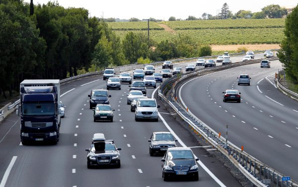 Автомагистрали во Франции оплачиваются, а сумма зависит от участка автомагистрали и категории транспортного средства