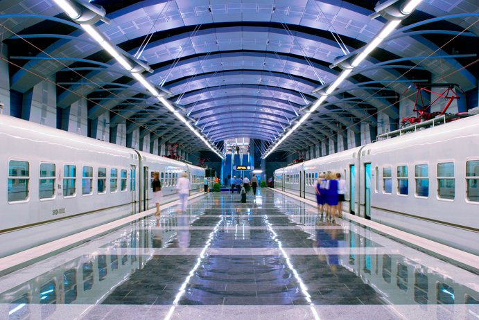 З пуском же в експлуатацію першої черги нового Терміналу А, пасажирам, які приїжджають в аеропорт на поїздах компанії Аероекспрес, була надана можливість переходу з залізничної станції безпосередньо в будівлю Терміналу