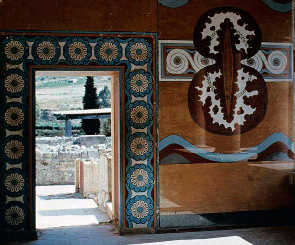 Багато жителів Криту переселилися в Мікени, Кноський палац не відновлювався, але саме місто Кносс відбудувалося заново
