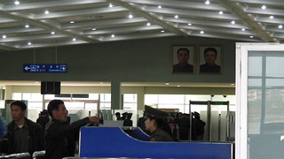 Почуття, які охоплюють, коли ти потрапляєш в будівлю пхеньянського аеропорту, важко описати: було трохи моторошно від великої кількості людей у військовій формі і звуків маршів, які відлунюють по всьому аеропорту