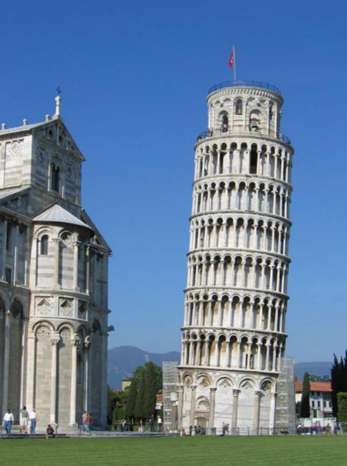 Пізанська вежа - одне з найбільш знакових будівель в Італії