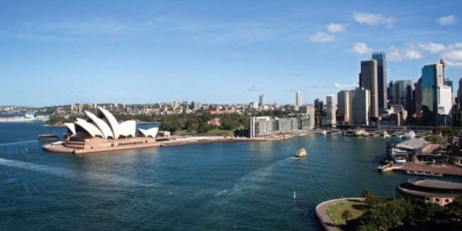 Сідней є одним з найбільш багатокультурних і багатонаціональних міст світу, що викликано тим фактом, що місто є основним місцем проживання іммігрантів, що прибувають на постійне місце проживання в Австралію