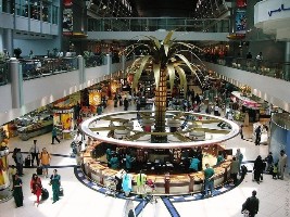 Аеропорт Дубай (IATA: DXB) - найбільший міжнародний аеропорт ОАЕ, розташований в районі Аль-Гархуд, в 4 км
