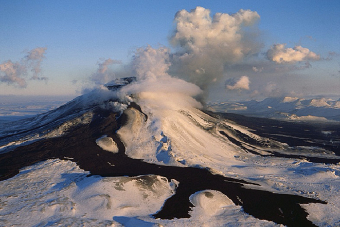 Гекла - єдиний вулкан Ісландії, що вивергає вапняно-лужну лаву, і один з небагатьох в світі, мають таку незвичайну протяжну форму