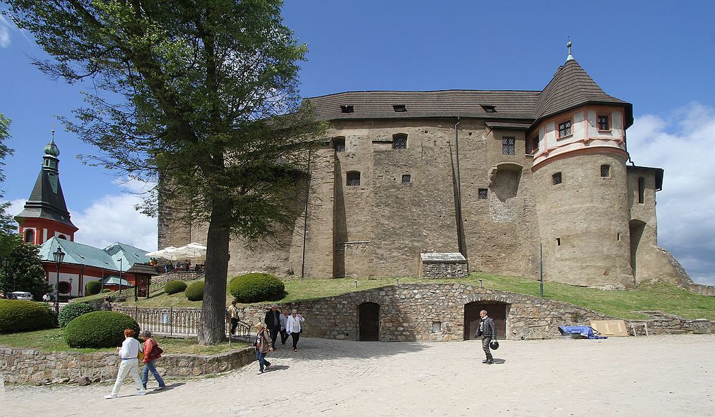 Ротонда була прихована в центрі спіральних сходів в північній частині замку, що є показовим для слов'янських будівель