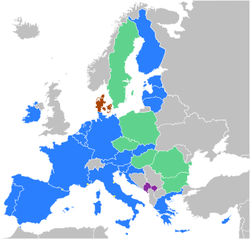 Матеріал з Вікіпедії - вільної енциклопедії   країни   ЄС   - члени   єврозони   (19) Країни ЄС, зобов'язані приєднатися до єврозони (7) Країни ЄС, що не входять в Єврозону (Великобританія, Данія) (2) Країни, що не входять в ЄС, що використовують євро до домовленості (Андорра, Ватикан, Монако, Сан-Марино) (4) Території, що не входять в ЄС, але використовують євро без домовленості (Чорногорія, Косово) (2)   Приєднання до єврозони є обов'язковим для   Болгарії   , Але не обмежена будь-яким строком