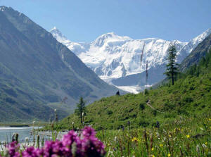 Білуха - найвища вершина Сибіру, ​​що досягає висоти 4506 м над рівнем моря
