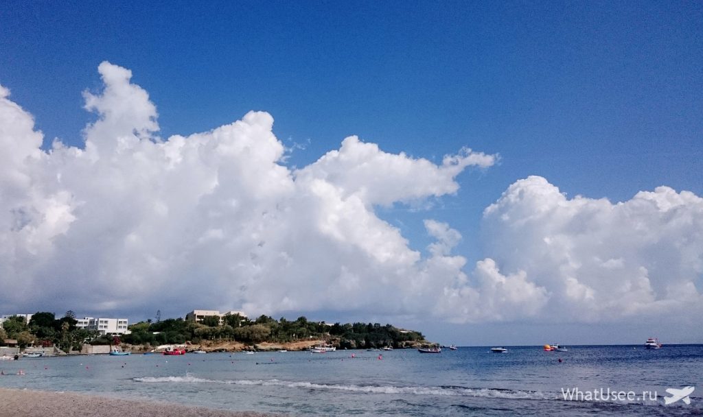 Типово південні хмари, немов впали на горизонт - такі ж хмари ми спостерігали і на   Кіпрі   :