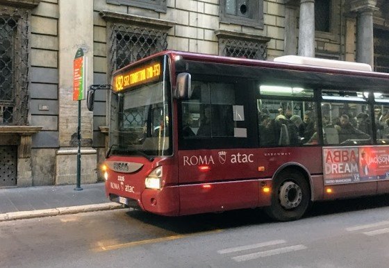 Крім цього, в Римі є 6 трамвайних і кілька тролейбусних ліній