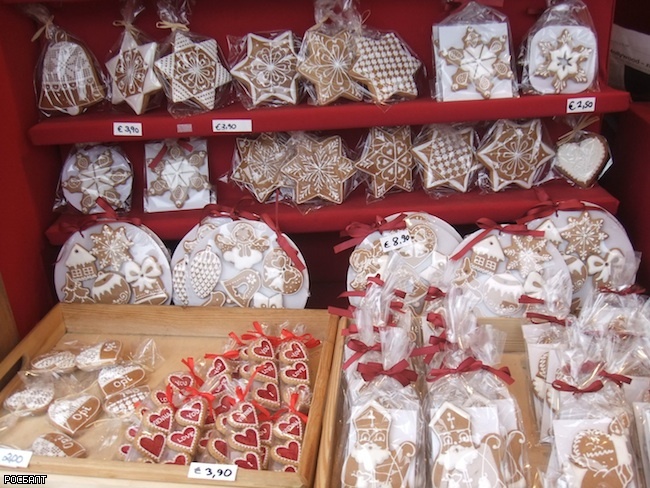 Листкове «Берлінське» печиво, різдвяні пісочно-коричневі зірки з кумедною назвою «спекуляціус», рулети з вишнею, Баварський сливовий пиріг, пиріг з ревенем (ще одним улюбленцем німецької кухні) - це лише деякі зі знаменитих німецьких солодощів