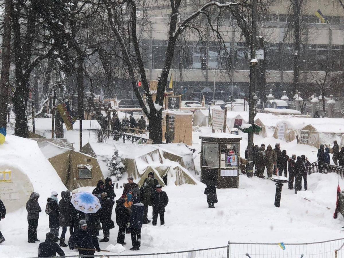 Під парламент звезли поліцію і загони Національної Гвардії