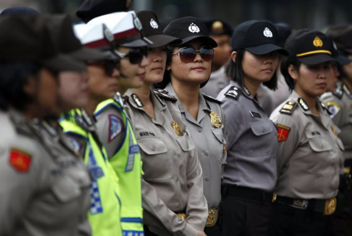 Перевірка невинності   Безневинні дівчини-поліцейські Індонезії