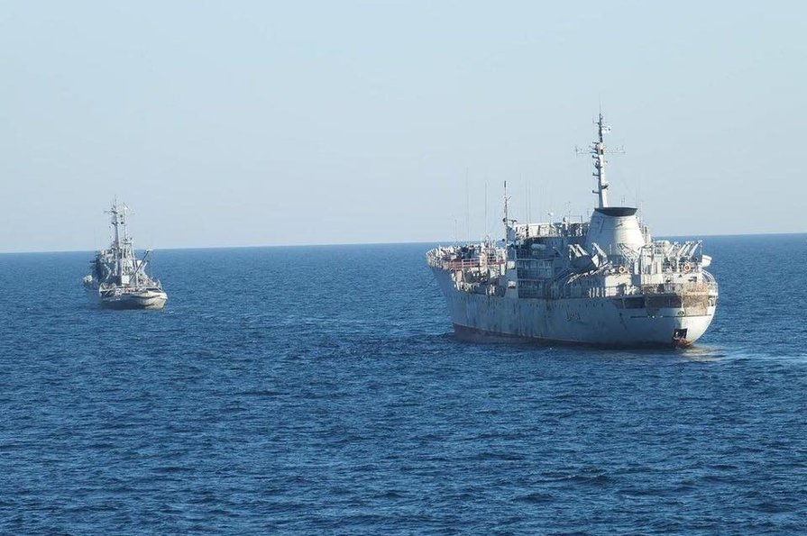 У неділю, 23 вересня, судна ВМС пройшли Керченську протоку і Військово-Морські Сили України не просили дозволу у країни агресора, а реалізували своє право на вільне плавання по Керченській протоці і Азовському морю згідно з Конвенцією ООН і міжнародним угодам