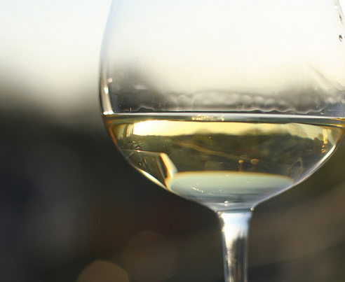 Сухе біле вино чаколі виробляють в Країні Басків