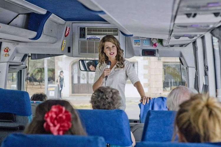 Більшість гостей міста вибирають   групові екскурсії   у великих автобусах