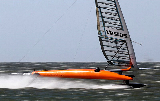 На яхті Vestas Sailrocket 2 побитий рекорд швидкості руху під вітрилом   На яхті Vestas Sailrocket 2 побитий світовий рекорд швидкості руху для вітрильних суден