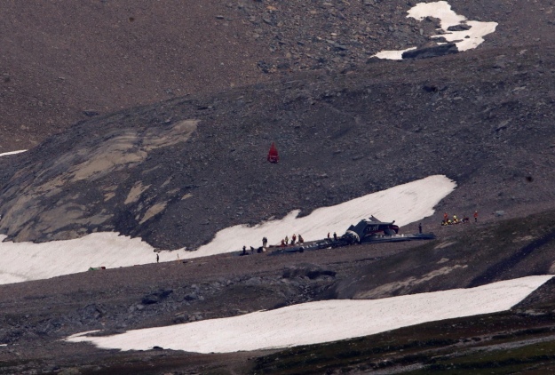 Уламки літака знайшли на висоті 2450 метрів над рівнем моря, в місці, оточеному з усіх боків списами