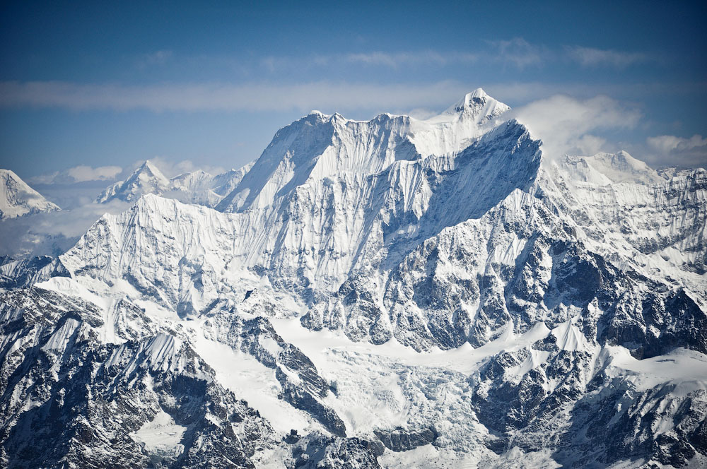 Єдина успішна спроба сходження на Мелунгцзе була зареєстрована в 1992 році, але в більшій мірі не через складність сходження, а через складність отримання дозволу з боку Тибету влади