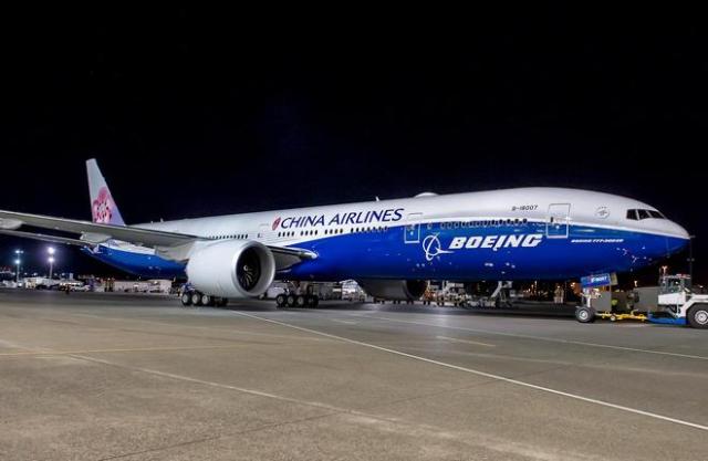 Проект кобрендинговій фарбування літака присвятили 100-річчю компанії Boeing