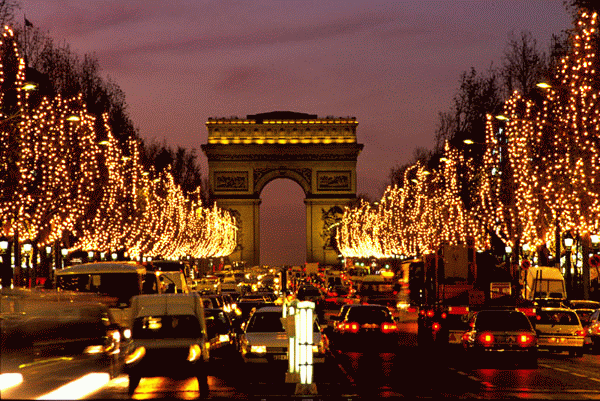 Різдвяні гірлянди на вулицях Парижа