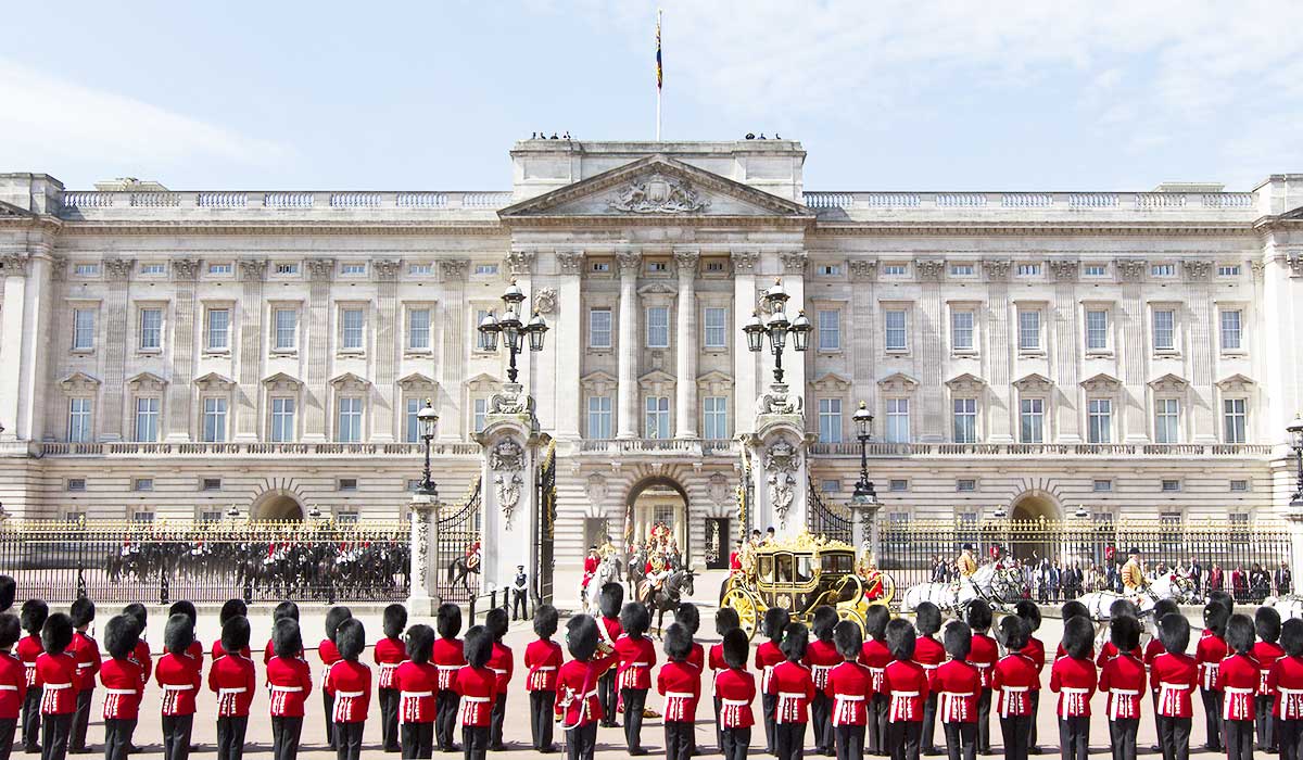 Офіційна резиденція королеви Єлизавети II в   Лондоні   стала доступна для вільного відвідування