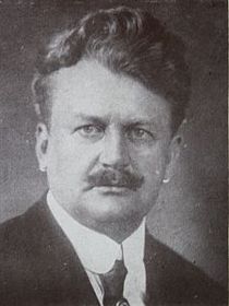 Антонін Беньямін Свойсік   Отже, засновником скаутського руху в Чехії і першим його головою став професор Антонін Беньямін Свойсік, який зробив перші спроби скаутської практики в кінці 1911 року