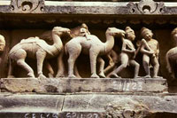 Фрагмент барельєфа, що прикрашає храм в Каджурахо