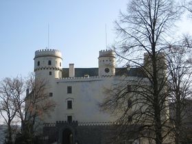 замок Орлик   «Перша згадка про Орлика відноситься до середини 13-го століття