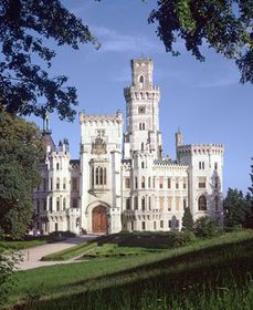 Замок Глубока-над-Влтавою   Потім, коли почалася повсюдна конфіскація майна, замок продали, можна сказати, за копійки Егельбергам