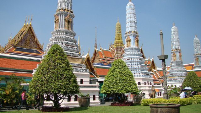 Знаходиться палацовий комплекс в самому центрі   Бангкока   і дістатися сюди дуже легко