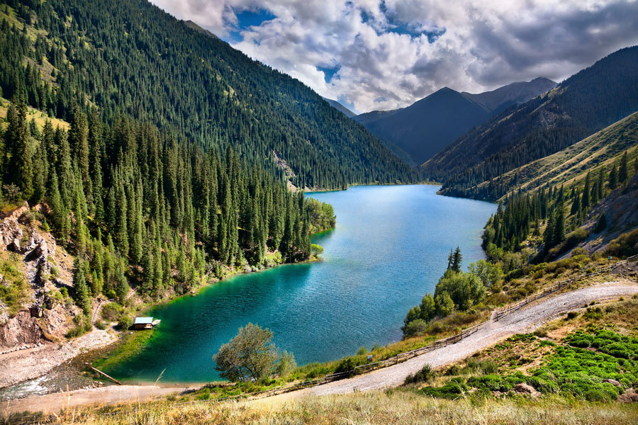 Казахстан за площею займає 9-е місце в світі (2 млн