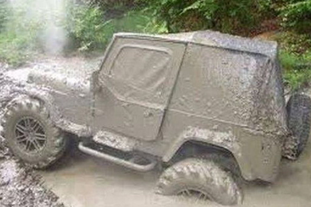 У цьому місяці в компанії   «Авто-айленд»   стартував новий конкурс «Танки грязи не боятся» на самий забруднений автомобіль