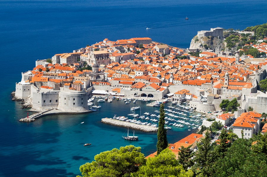 Хорватія знаходиться на південному сході Європи, її береги омиваються Адріатичним морем