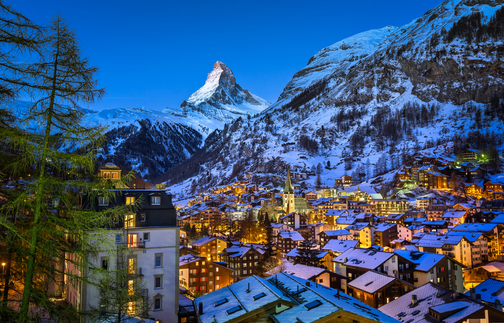 Неможливо уявити собі сучасну Європу без Швейцарії - дивовижної альпійської країни, яка поєднала в собі сучасність і старовину, починаючи з дивовижною гарної природи і закінчуючи найнадійнішими в світі банками і годинами, смачним сиром і знаменитими гірськолижними курортами