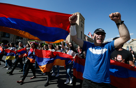 Вірмени влаштували стихійний мітинг біля будівлі радіостанції «Комсомольська правда»