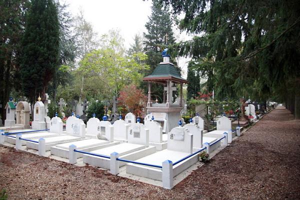 Кладовище Сент-Женьева-де-Буа