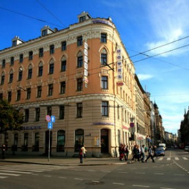 Готель Rixwell Irina розташований в центрі Риги, усього в 90 метрах від центрального залізничного вокзалу міста