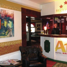 Готель A1 Hotel, який відкрився влітку 2009 року в самому центрі Риги, в декількох хвилинах ходьби від Старого міста, пропонує своїм гостям звукоізольовані номери та ввічливе обслуговування