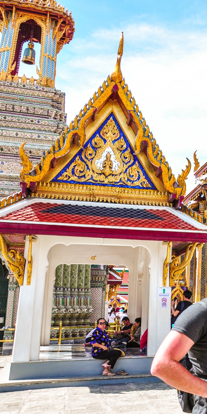 Територія Wat Phra Kaew налічує 100 різних будівель