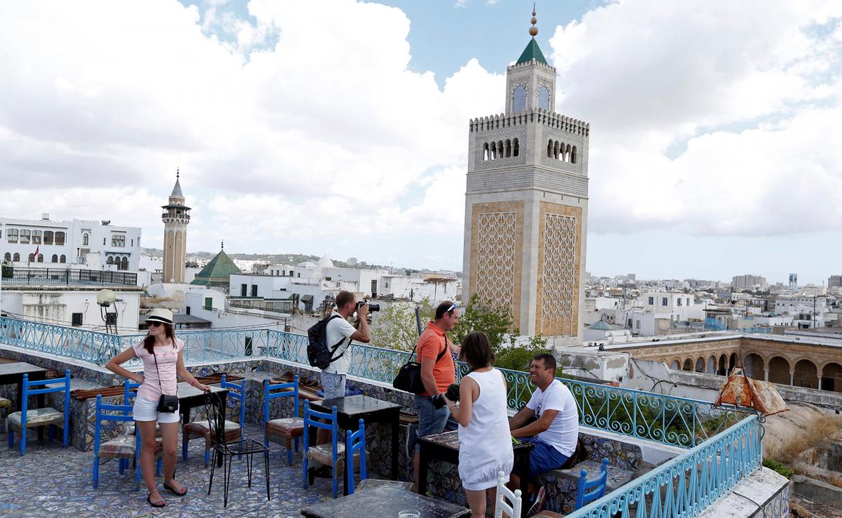 Українцям, які знаходяться в Тунісі і очікують вильоту, гарантується проживання в готелях за рахунок «Оазис Тревел Україна» до моменту вильоту 2 липня