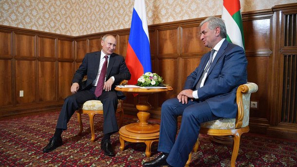 9 серпня 2017, 9:20 Переглядів:   Путін під час візиту до Абхазії