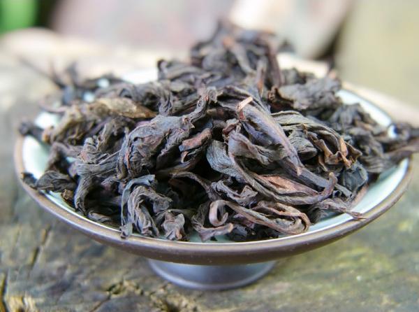Китайська назва:大红袍, dàhóngpáo   Тип: чай Улун   Де виробляється: провінція Фузцянь, Уїшань